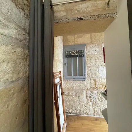 De Charme Et De Pierres Avec Terrasse